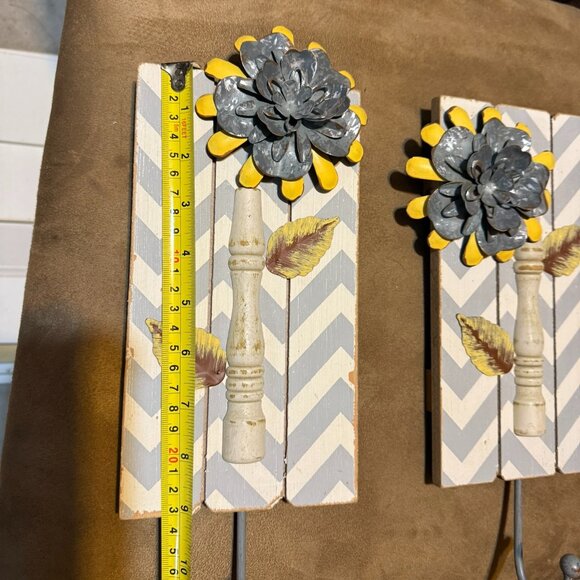 Flower Wall Hooks - set of 2 - Picture 2 of 3